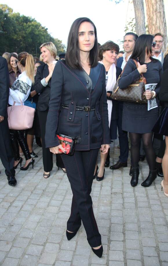 Jennifer Connelly arrive à la Fondation Louis Vuitton pour assister au défilé Louis Vuitton printemps-été 2015. Paris, le 1er octobre 2014.