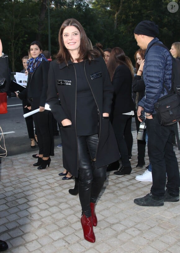 Chiara Mastroianni arrive à la Fondation Louis Vuitton pour assister au défilé Louis Vuitton printemps-été 2015. Paris, le 1er octobre 2014.
