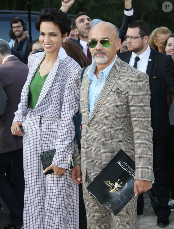 Farida Khelfa et Christian Louboutin arrivent à la Fondation Louis Vuitton pour assister au défilé Louis Vuitton printemps-été 2015. Paris, le 1er octobre 2014.