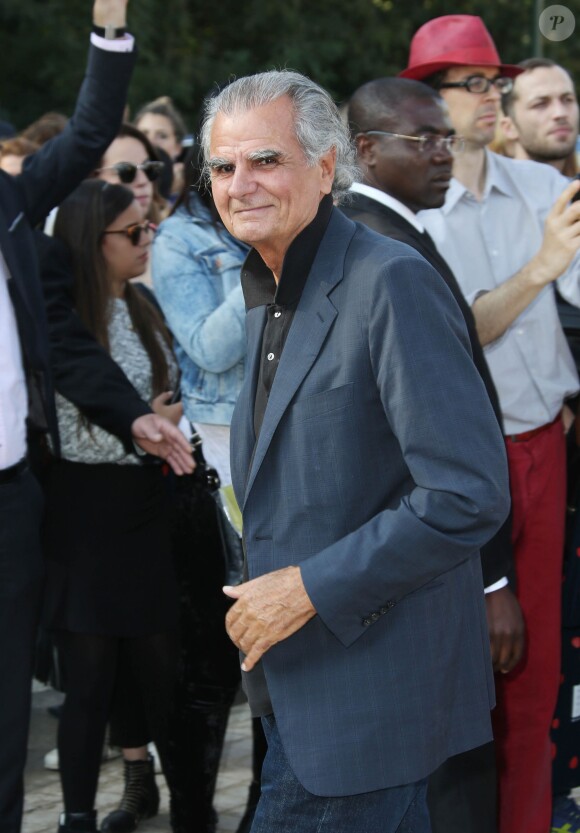 Patrick Demarchelier arrive à la Fondation Louis Vuitton pour assister au défilé Louis Vuitton printemps-été 2015. Paris, le 1er octobre 2014.