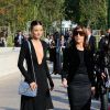 Miranda Kerr et Carine Roitfeld arrivent à la Fondation Louis Vuitton pour assister au défilé Louis Vuitton printemps-été 2015. Paris, le 1er octobre 2014.