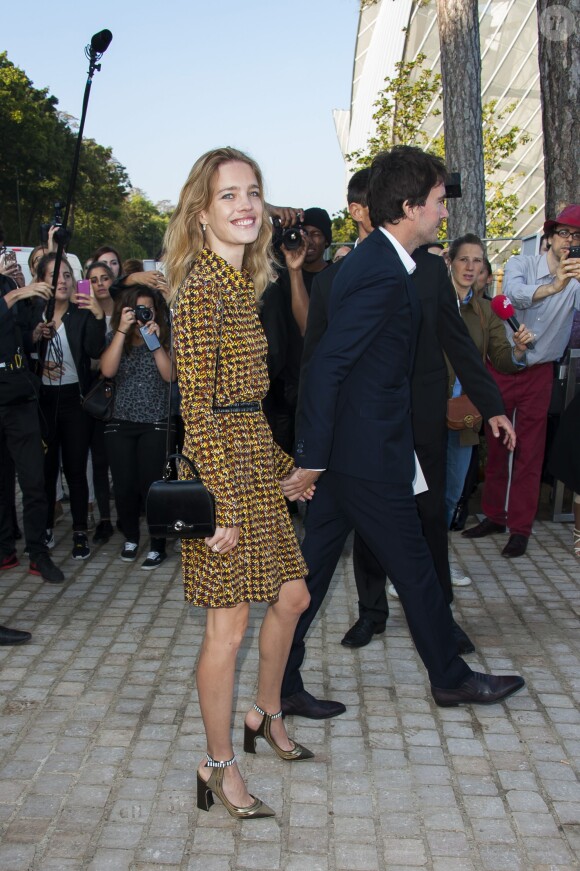 Natalia Vodianova et Antoine Arnault arrivent à la Fondation Louis Vuitton pour assister au défilé Louis Vuitton printemps-été 2015. Paris, le 1er octobre 2014.