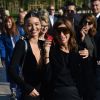 Miranda Kerr et Carine Roitfeld arrivent à la Fondation Louis Vuitton pour assister au défilé Louis Vuitton printemps-été 2015. Paris, le 1er octobre 2014.