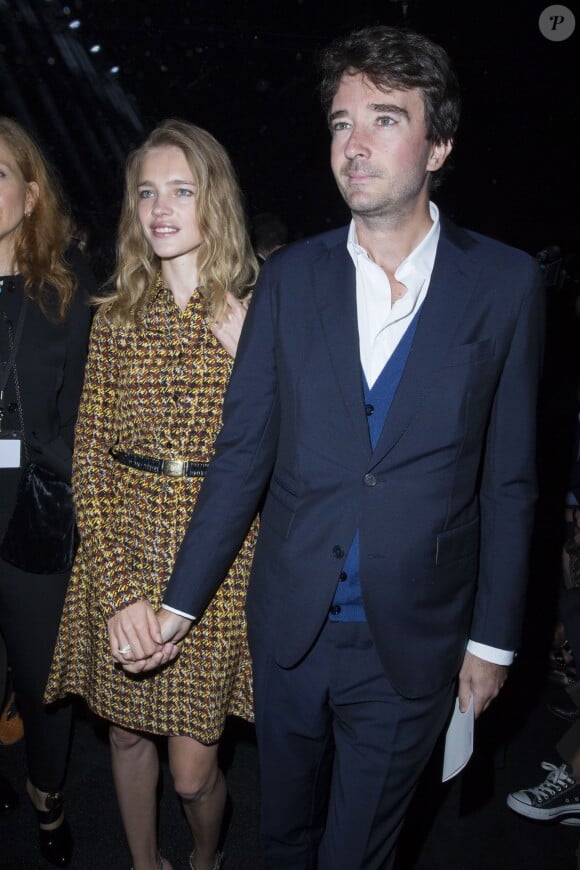 Natalia Vodianova et Antoine Arnault assistent au défilé Louis Vuitton printemps-été 2015 à la Fondation Louis Vuitton. Paris, le 1er octobre 2014.