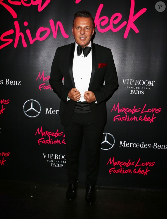 Paris Hilton et sa soeur Nicky Hilton aux platines lors de la Closing Party de la Fashion Week prêt-à-porter collection Printemps-Eté 2015 organisée par Mercedes-Benz, partenaire officiel de la Semaine des créateurs de mode, au Vip Room à Paris, le 1er octobre 2014.