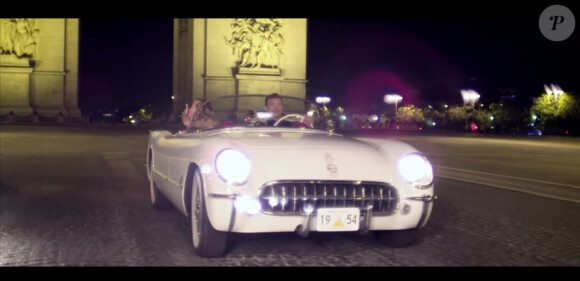 Petit tour en Corvette 1954 sur les Champs-Elysées pour Roch Voisine et Claire Keim. Image du clip de L-O-V-E, extrait de l'album Forever Gentlemen Vol.2 (sortie : le 20 octobre 2014), par Claire Keim, Corneille et Roch Voisine.