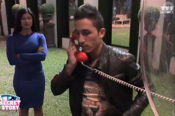 Le téléphone rouge retentit. Dans l'hebdo de Secret Story 8, le vendredi 12 septembre 2014.