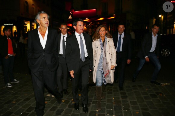 Manuel Valls et sa femme Anne Gravoin sont allés voir la pièce "Hôtel Europe" de Bernard-Henri Lévy au Théâtre de l'Atelier à Paris, le 2 octobre 2014.