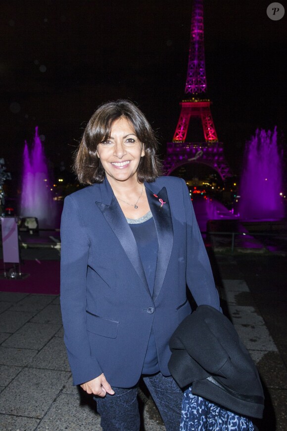 Anne Hildalgo - Lancement de la campagne de sensibilisation Octobre Rose (organisé par l'association "Le Cancer Du Sein, Parlons-En !") pour la recherche contre le cancer du sein au Palais National de Chaillot avec l'illumination de la Tour Eiffel en rose, à Paris le 7 octobre 2014