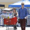 Exclusif - Rachel Bilson, enceinte, et son compagnon Hayden Christensen font du shopping dans un magasin de bricolage à Los Angeles, le 8 octobre 2014. Le couple a fait l'acquisition d'un nettoyeur haute pression, idéal pour décaper sa terrasse.