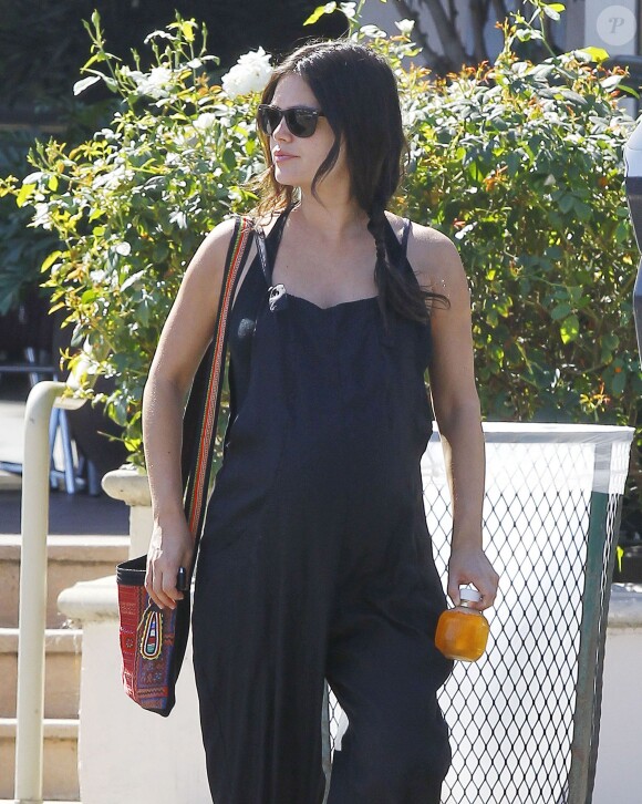 Exclusif - Rachel Bilson, enceinte, fait du shopping à Los Angeles, le 8 octobre 2014.