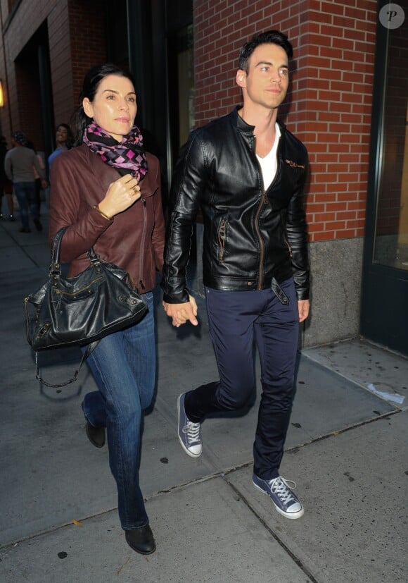 Julianna Margulies et son mari Keith Lieberthal se baladent dans les rues de New York, le 4 octobre 2014.