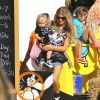 Fergie et son mari Josh Duhamel emmènent leur fils Axl au Mr. Bones Pumpkin Patch à West Hollywood, le 11 octobre 2014.