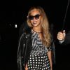 Beyoncé Knowles (dans un look très graphique) et Jay Z vont dîner un restaurant et se rendent dans une galerie d'art à Londres le 15 octobre 2014.