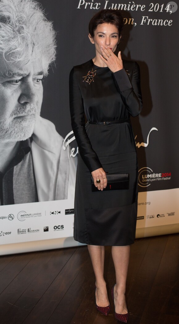 Aure Atika - Photocall à l'occasion de l'hommage à Pedro Almodovar qui reçoit le Prix Lumière 2014 à Lyon le 17 octobre 2014