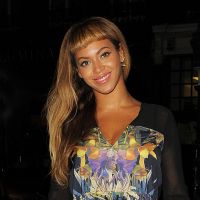 Beyoncé : Colorée et court vêtue à Londres, soirée détente avec Jay Z et Adele