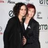 Sara Gilbert (enceinte) et Sharon Osbourne sur le tapis rouge du Annual Environmental Media Awards à Los Angeles, le 18 octobre 2014.