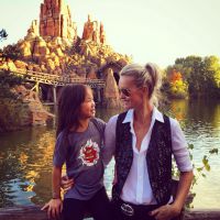 Laeticia Hallyday : Radieuse avec ses filles à Disney, le bonheur à l'état pur !