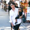 Kris Jenner et sa petite fille North West à Calabasas, Los Angeles, le 11 octobre 2014.