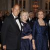 Oscar de la Renta, Hilary Clinton, la reine Sofia d'Espagne et Antonio Banderas lors du gala de l'Institut espagnol de la reine Sofia à New York. Novembre 2013.