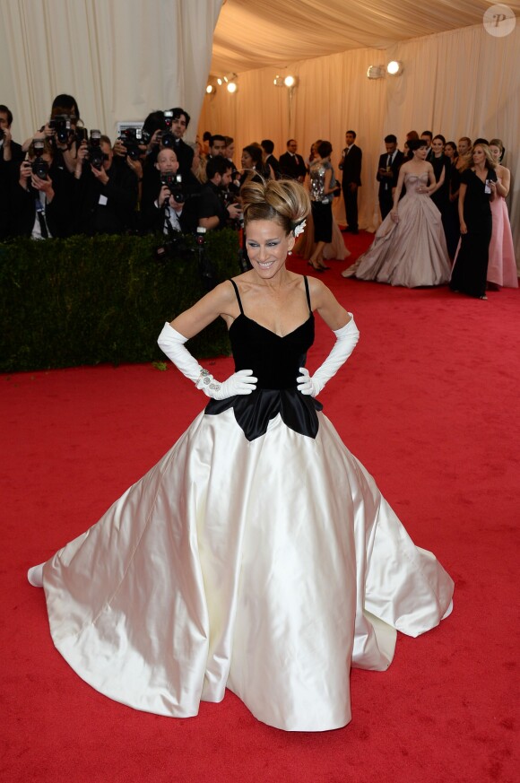 Sarah Jessica Parker, habillée d'une robe Oscar de la Renta lors du gala du Costume Institute. New York, le 5 mai 2014.