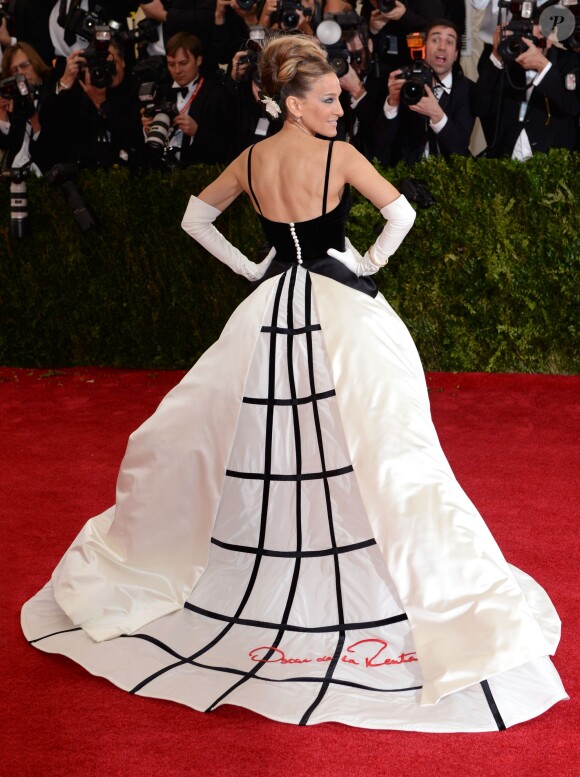 Sarah Jessica Parker, habillée d'une robe Oscar de la Renta lors du gala du Costume Institute. New York, le 5 mai 2014.