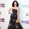 Katy Perry porte une robe florale Oscar de la Renta lors des American Music Awards 2013 à Los Angeles, le 24 novembre 2013.