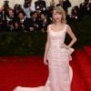Taylor Swift assiste au gala du Costume Institute, habillée d'une robe Oscar de la Renta. New York, le 5 mai 2014.
