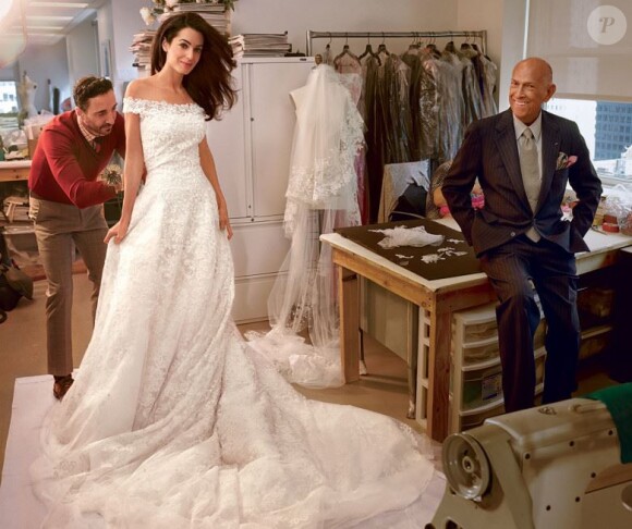 Amal Alamuddin, divine mariée en plein essayage de sa robe Oscar de la Renta, en présence du créateur. Septembre 2014.