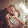 Carine Roitfeld a posté cette photo d'elle à l'hôpital en compagnie de Tom Pécheux