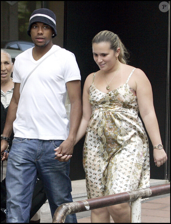 Robinho et son épouse enceinte Vivian à Madrid le 14 mai 2007.