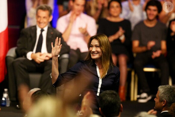 Carla Bruni-Sarkozy assiste au meeting de Nicolas Sarkozy à Nice le 21 octobre 2014.