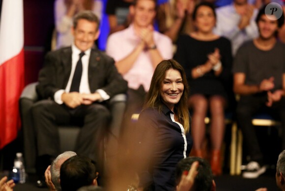 Carla Bruni-Sarkozy assiste au meeting de Nicolas Sarkozy à Nice le 21 octobre 2014.