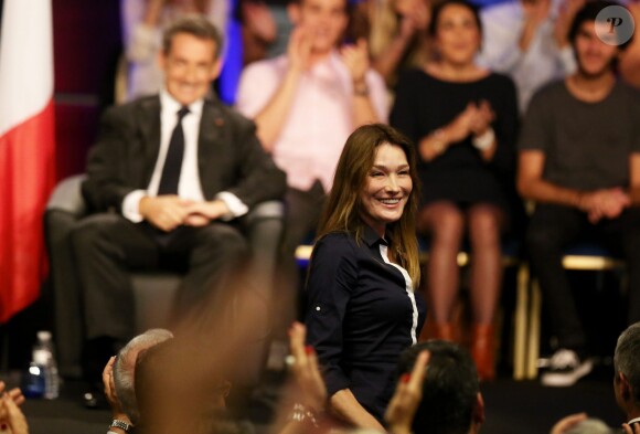 Carla Bruni-Sarkozy assiste au meeting de Nicolas Sarkozy à Nice le 21 octobre 2014.