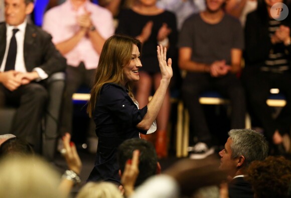 Carla Bruni-Sarkozy assiste au meeting de Nicolas Sarkozy à Nice le 21 octobre 2014.