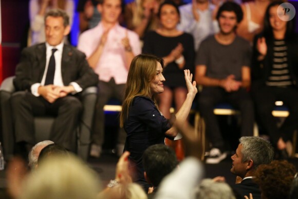 Carla Bruni-Sarkozy assiste au meeting de Nicolas Sarkozy à Nice le 21 octobre 2014.