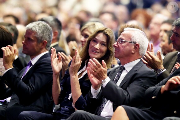 Laurent Wauquiez et Carla Bruni-Sarkozy assistent au meeting de Nicolas Sarkozy à Nice le 21 octobre 2014.