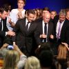 Christian Estrosi, Nicolas Sarkozy, Carla Bruni, Eric Ciotti, Laurent Wauquiez prennent la pause après la réunion publique de Nicolas Sarkozy à Nice le 21 octobre 2014.