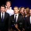 Christian Estrosi, Nicolas Sarkozy, Carla Bruni, Eric Ciotti, Laurent Wauquiez prennent la pause après la réunion publique de Nicolas Sarkozy à Nice le 21 octobre 2014.