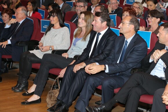 Carla Bruni-Sarkozy, Christian Estrosi et Eric Woerth au meeting de Nicolas Sarkozy à Toulon le 22 octobre 2014.