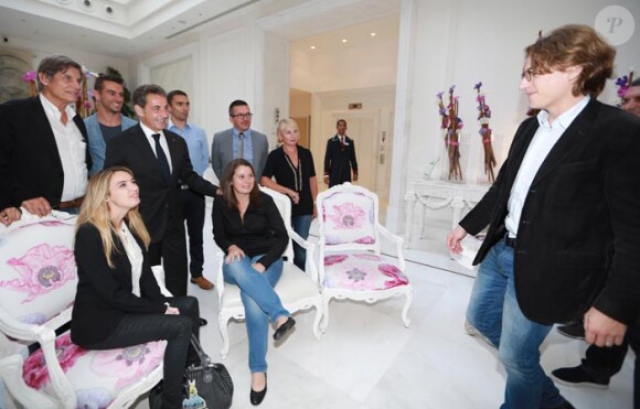 Exclusif - Nicolas Sarkozy et son fils Jean en compagnie des lecteurs de Nice-Matin à Nice, le 21 octobre 2014.