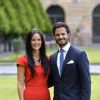 Le prince Carl Philip de Suède et Sofia Hellqvist lors de leurs fiançailles le 27 juin 2014, à Stockholm. Leur mariage aura lieu le 13 juin 2015.