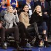 Hailey Baldwin, Kendall Jenner et Gigi Hadid lors de la rencontre de pré-saison entre les New York Knicks et les Washington Wizards au Madison Square Garden de New York le 22 octobre 2014