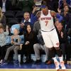 Liv Tyler, enceinte, assite avec son fils Milo au match des Knicks de New York de Carmelo Anthony face aux Wizards de Wahsington, le 22 octobre 2014 au Madison Square garden de New York