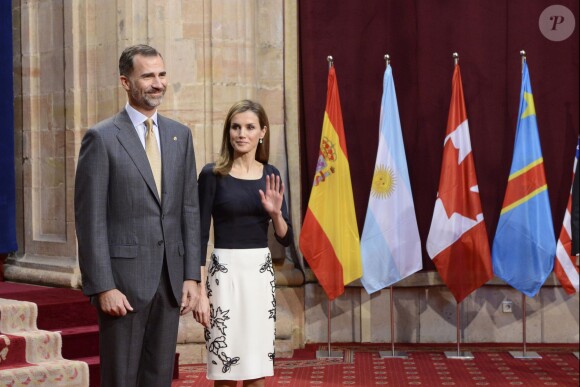 Le roi Felipe VI et la reine Letizia d'Espagne présidaient la cérémonie de remise des Prix Prince des Asturies le 24 octobre 2014 au Théâtre Campoamor d'Oviedo.