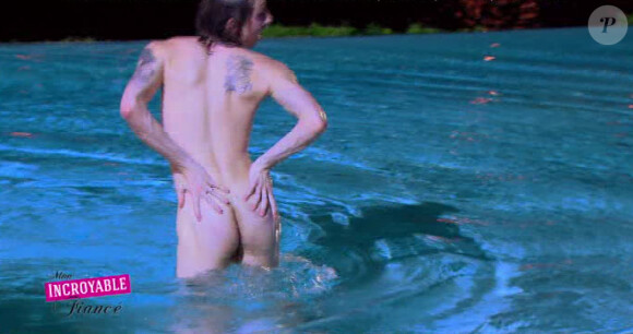 Patrick, tout nu dans la piscine (Mon incroyable fiancé saison 3, épisode diffusé le vendredi 24 octobre 2014 sur TF1.)