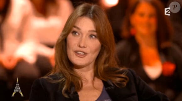 Carla Bruni invitée dans Un soir à la Tour Eiffel, sur France 2, le mercredi 15 ocotbre 2014