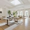 Jennifer Lopez vient de s'offrir ce sublime penthouse, mis en vente par l'agence Douglas Elliman Fine Homes-Knight Frank Residential, à New York, pour la somme de 22 millions de dollars.