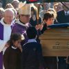 Les petits-enfants et Bernadette Prud'hommes, lors des obsèques de Christophe de Margerie, président de Total décédé dans un accident d'avion, en l'église Saint-Sulpice à Paris, le 27 octobre 2014