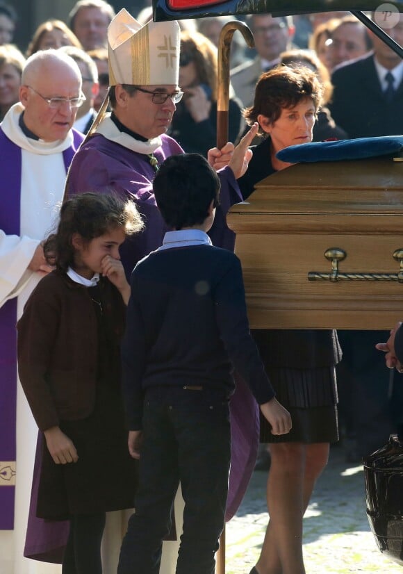 Les petits-enfants et Bernadette Prud'hommes, lors des obsèques de Christophe de Margerie, président de Total décédé dans un accident d'avion, en l'église Saint-Sulpice à Paris, le 27 octobre 2014